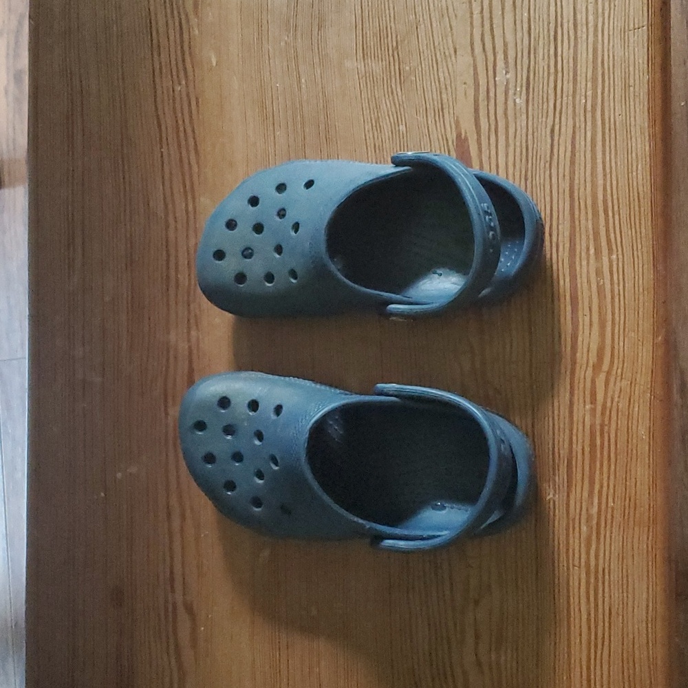 Blue crocs toddler size 9